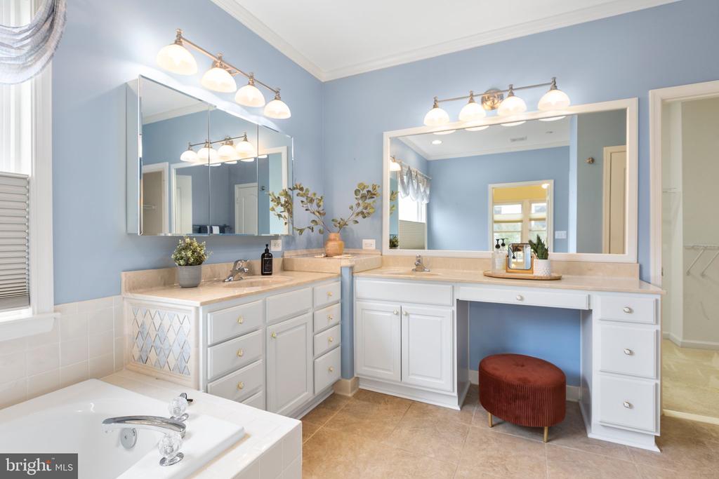 2 Carson Dr
