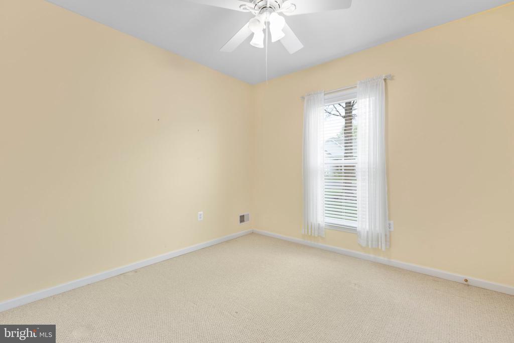 2 Carson Dr