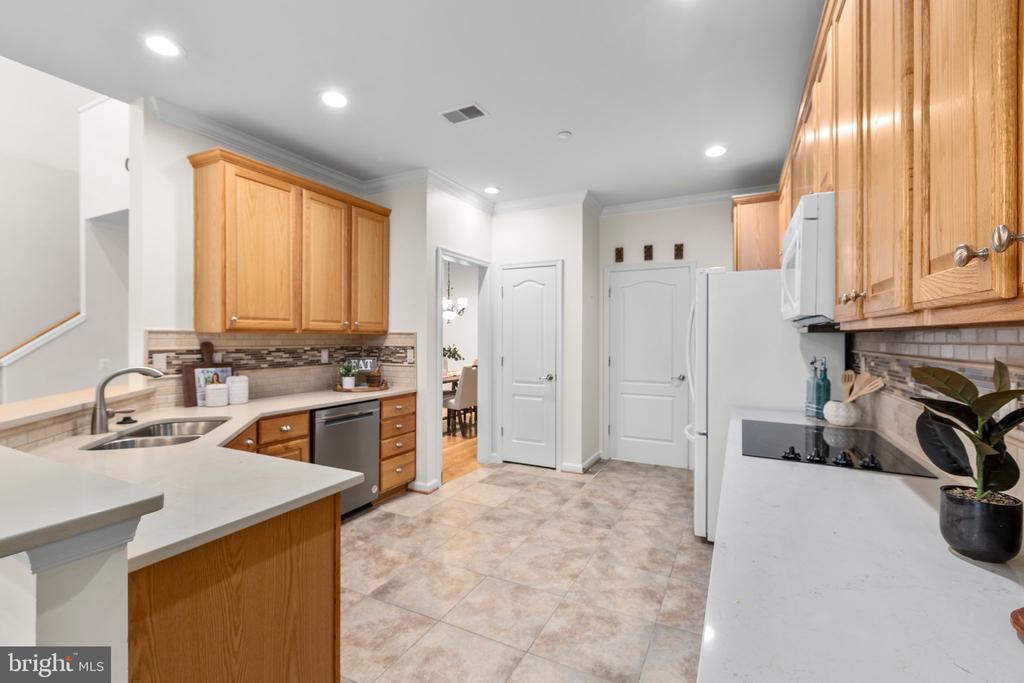 2 Carson Dr