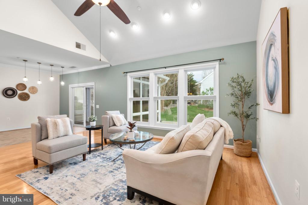 2 Carson Dr