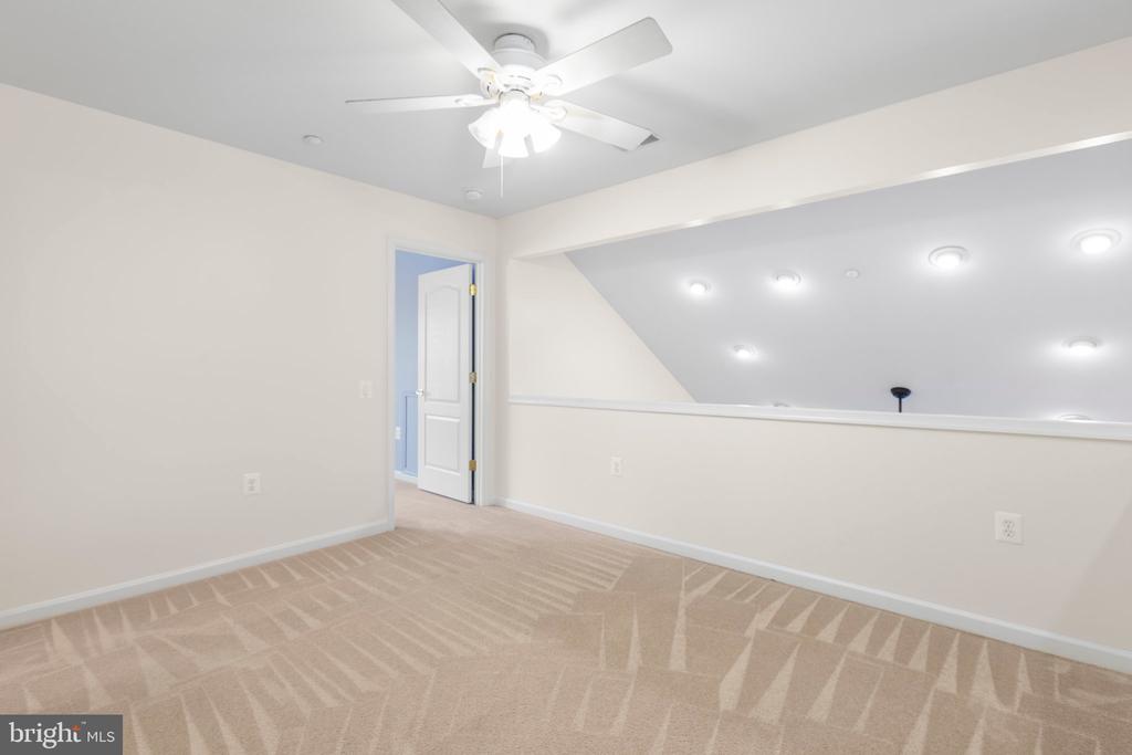 2 Carson Dr