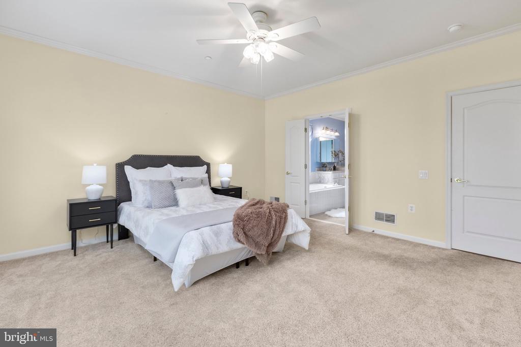 2 Carson Dr