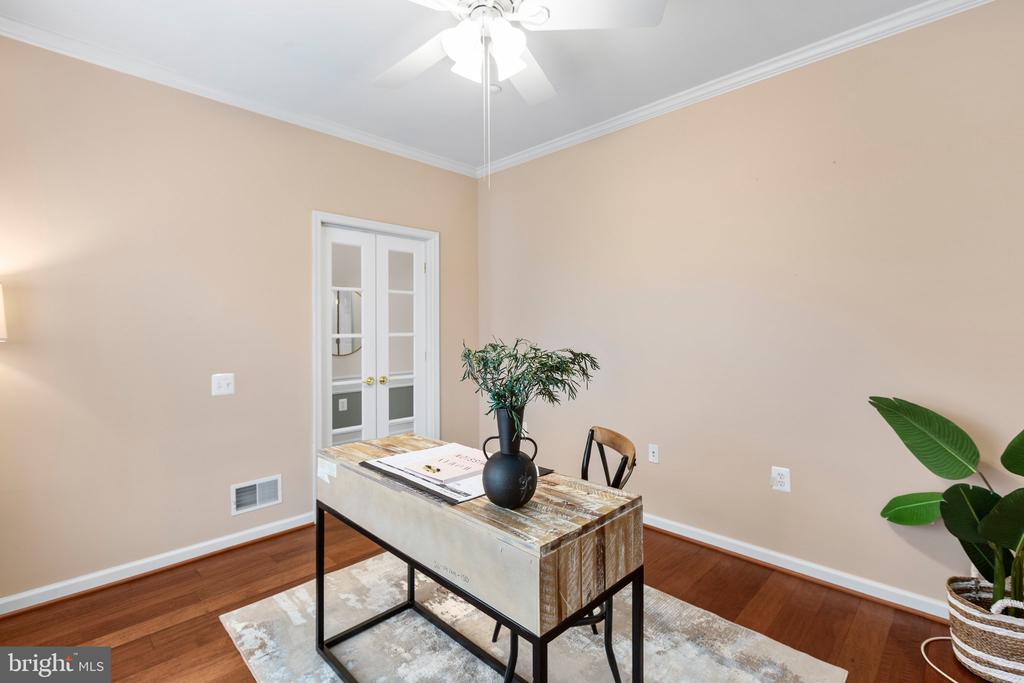 2 Carson Dr