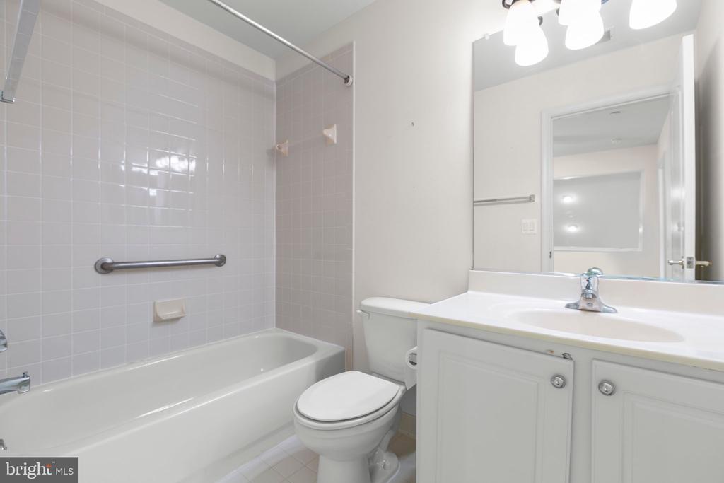 2 Carson Dr