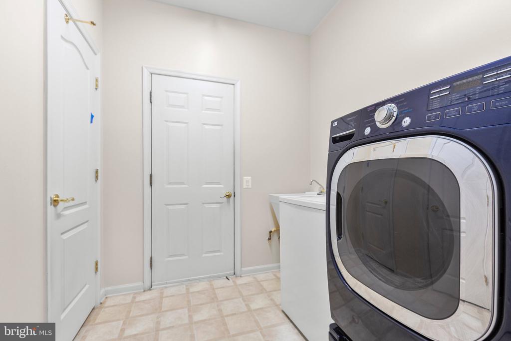 2 Carson Dr
