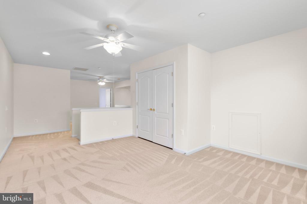 2 Carson Dr