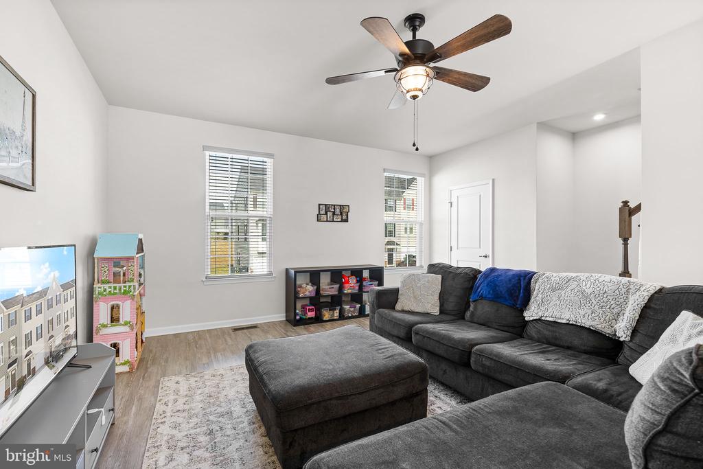 511 Landing Dr