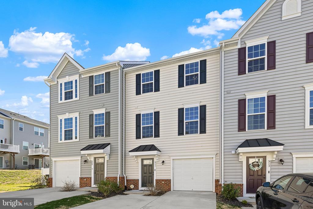 511 Landing Dr