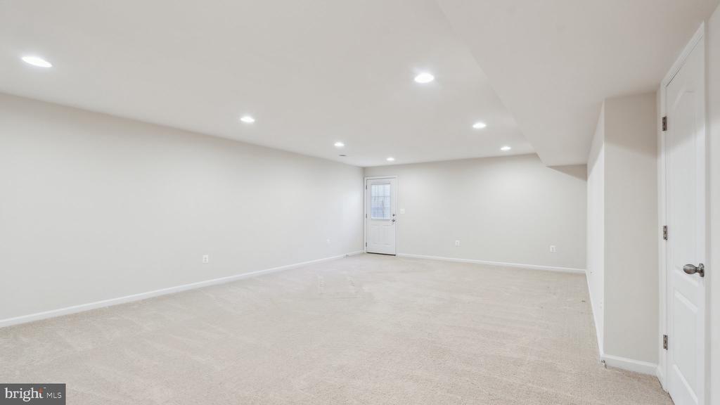 212 HOSTA WAY