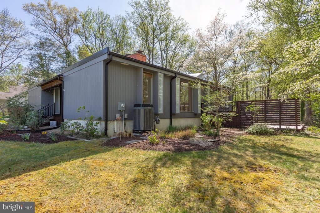 103 Lake Shore Dr