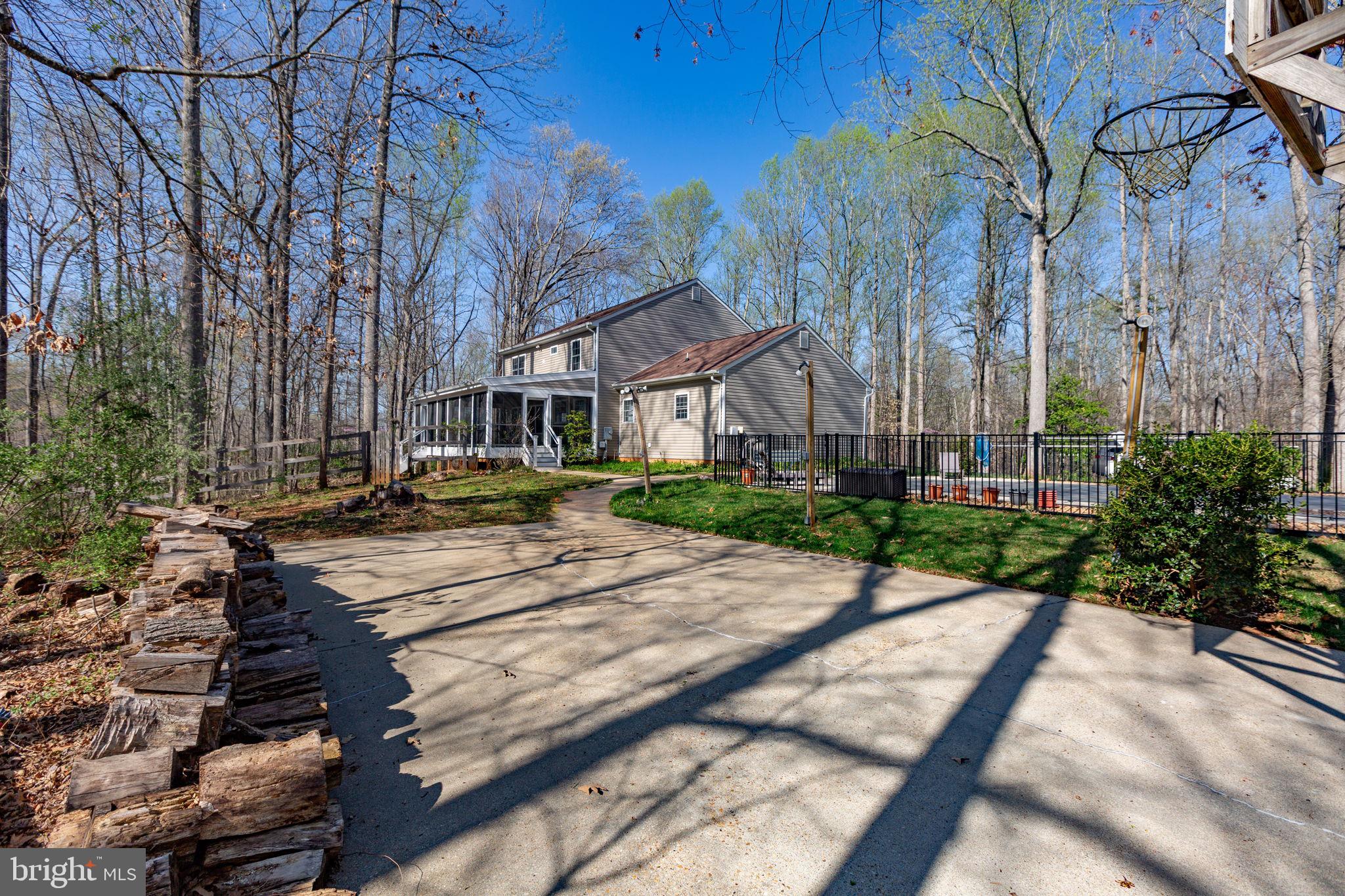 153 Harwill Dr
