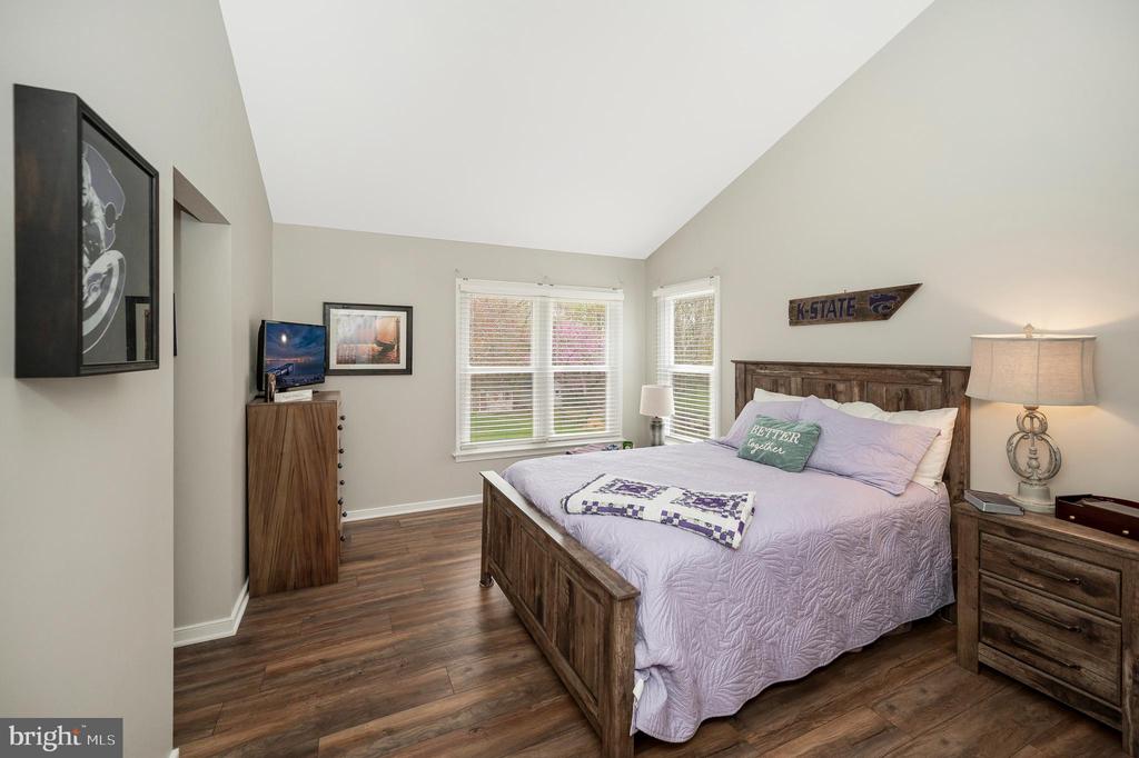 3 Hay Barn Rd