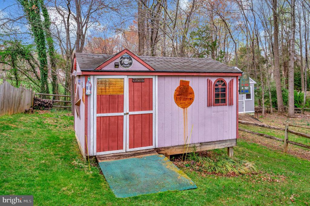 3 Hay Barn Rd