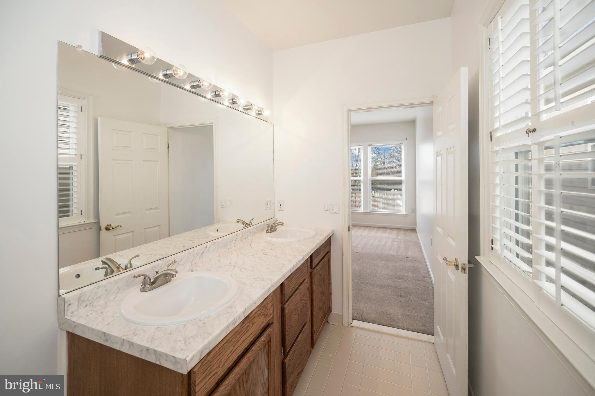 36 Chantilly Pl