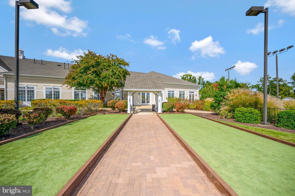 36 Chantilly Pl