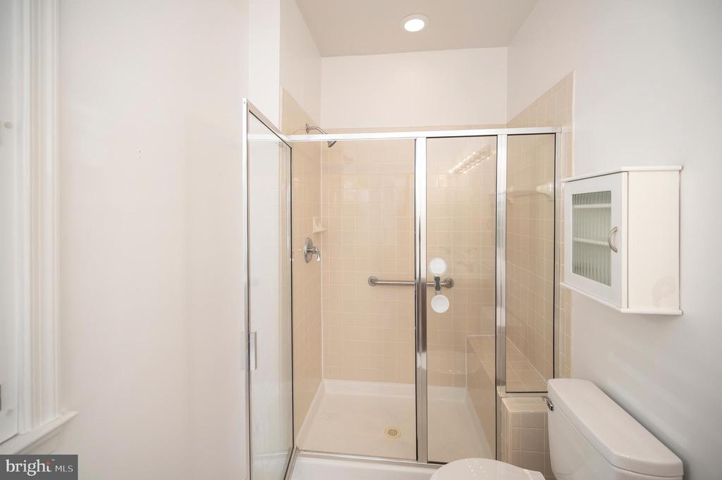 36 Chantilly Pl