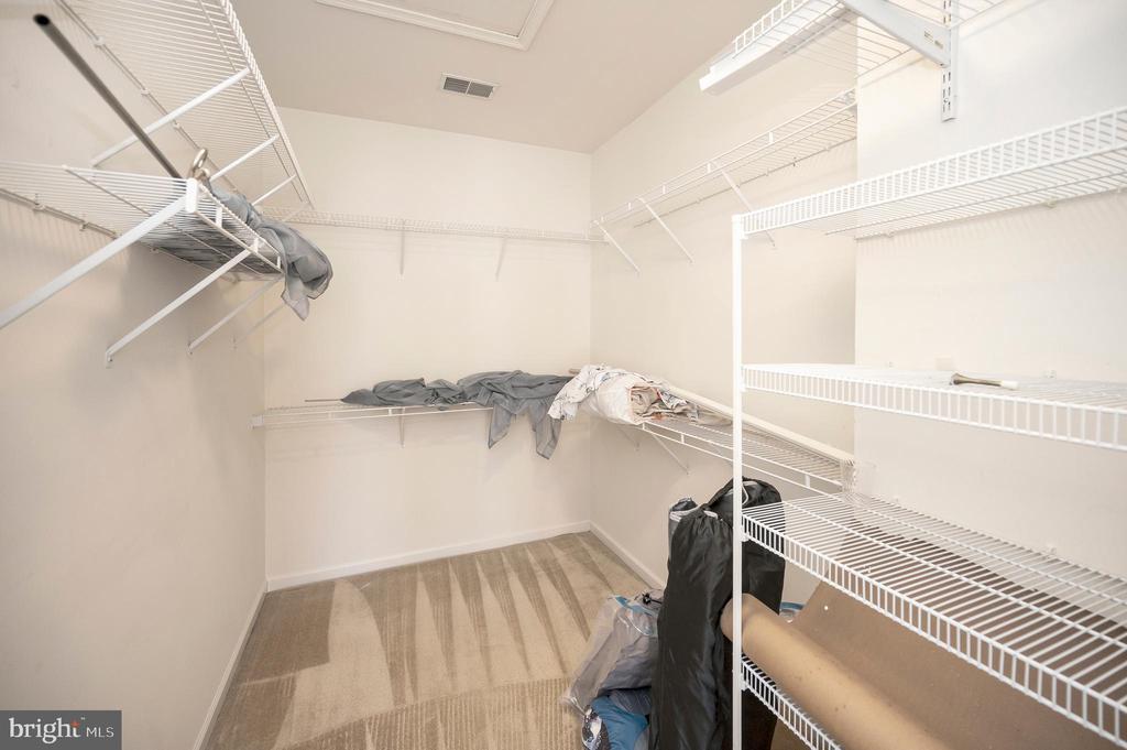 36 Chantilly Pl
