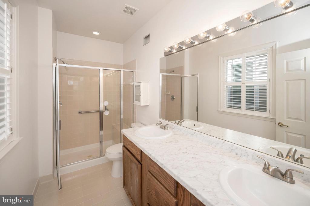 36 Chantilly Pl