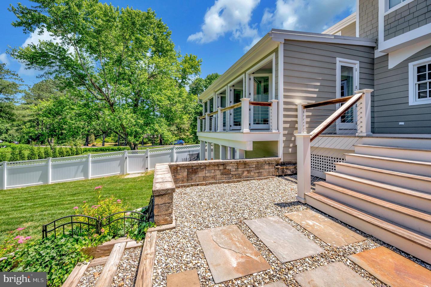 313 Ingleside Dr