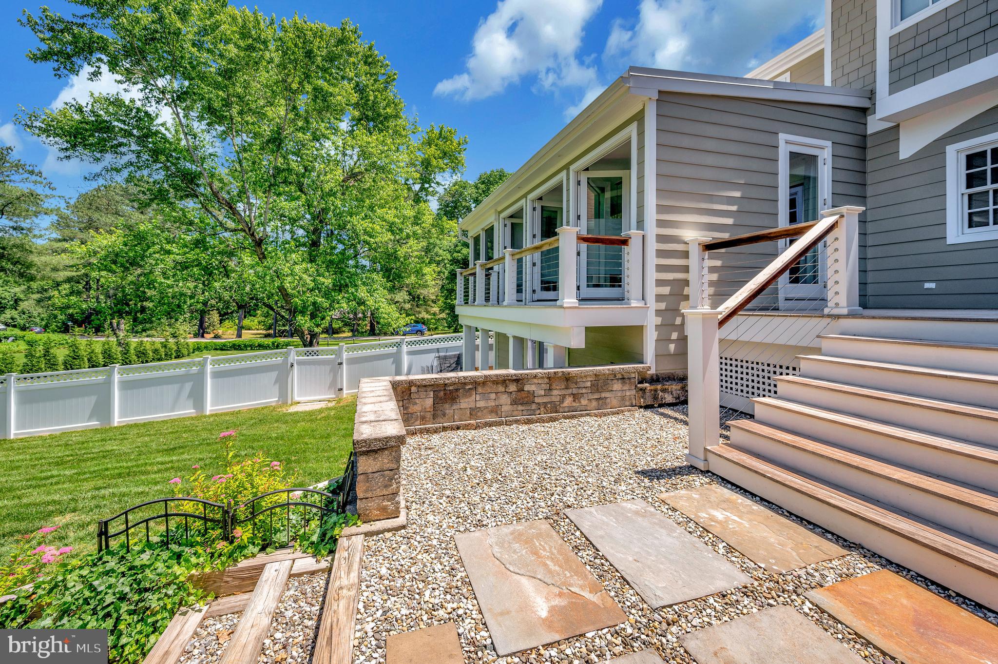 313 Ingleside Dr