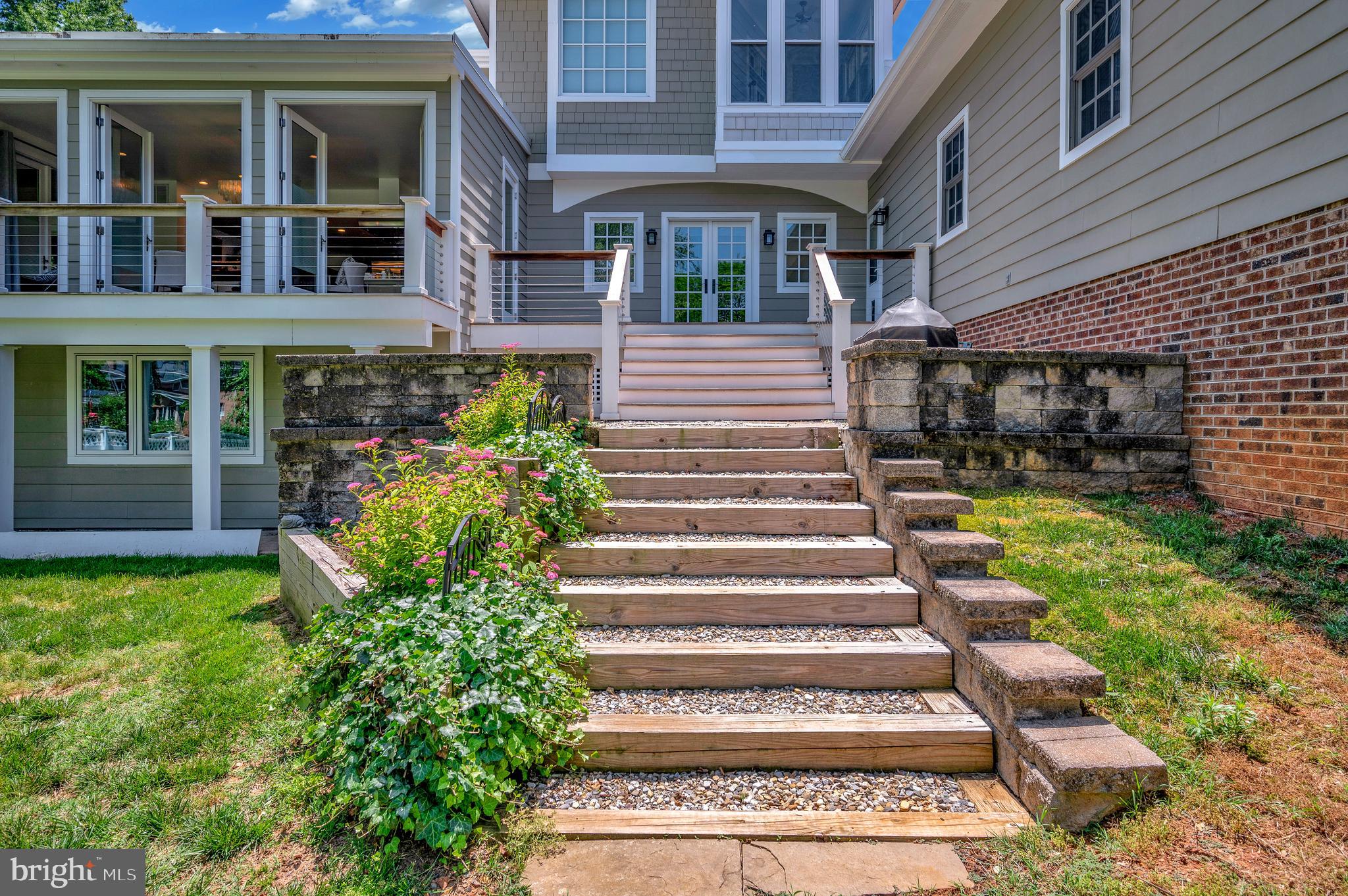 313 Ingleside Dr
