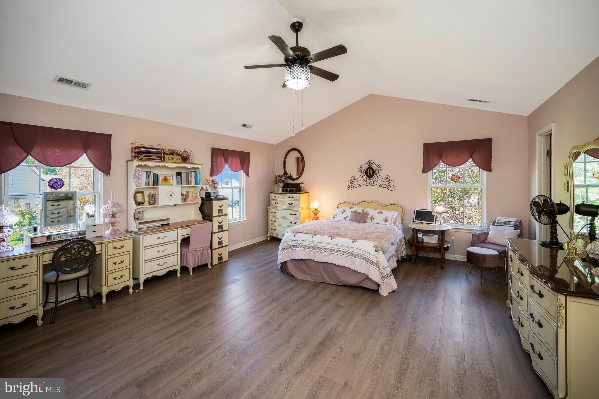 26 Saint Roberts Dr