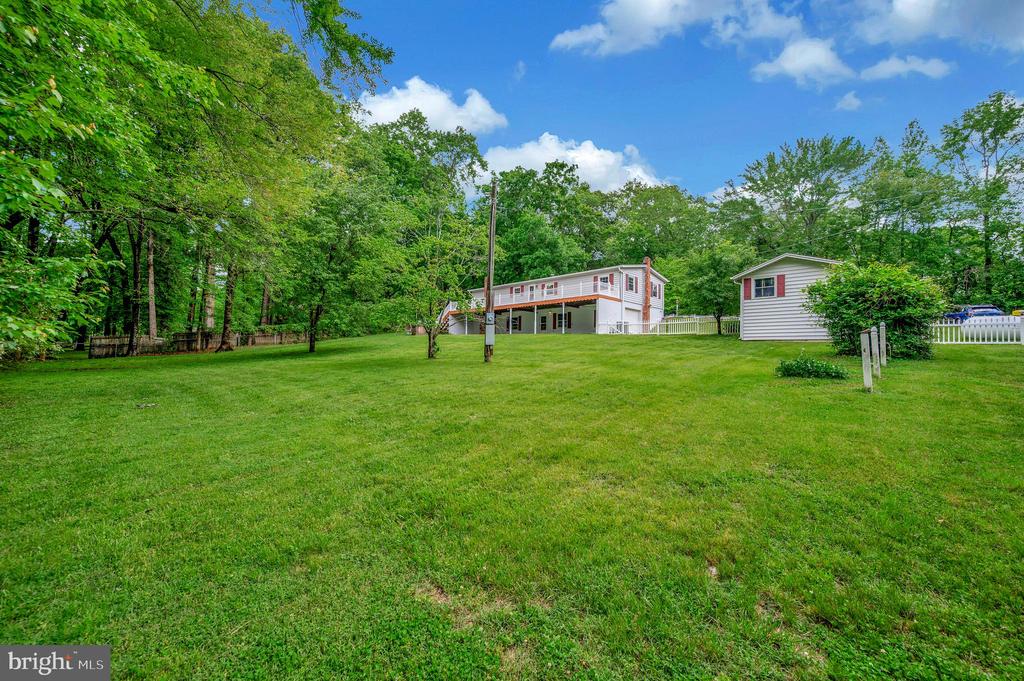 82 Hall Ln