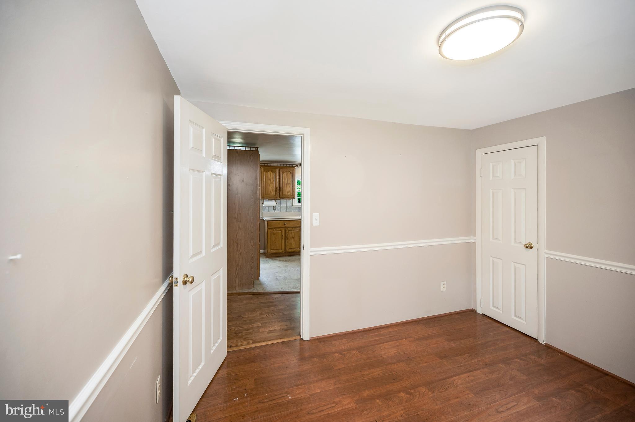 82 Hall Ln