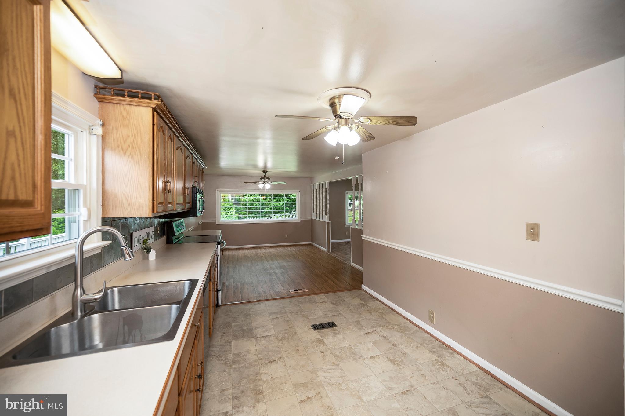 82 Hall Ln