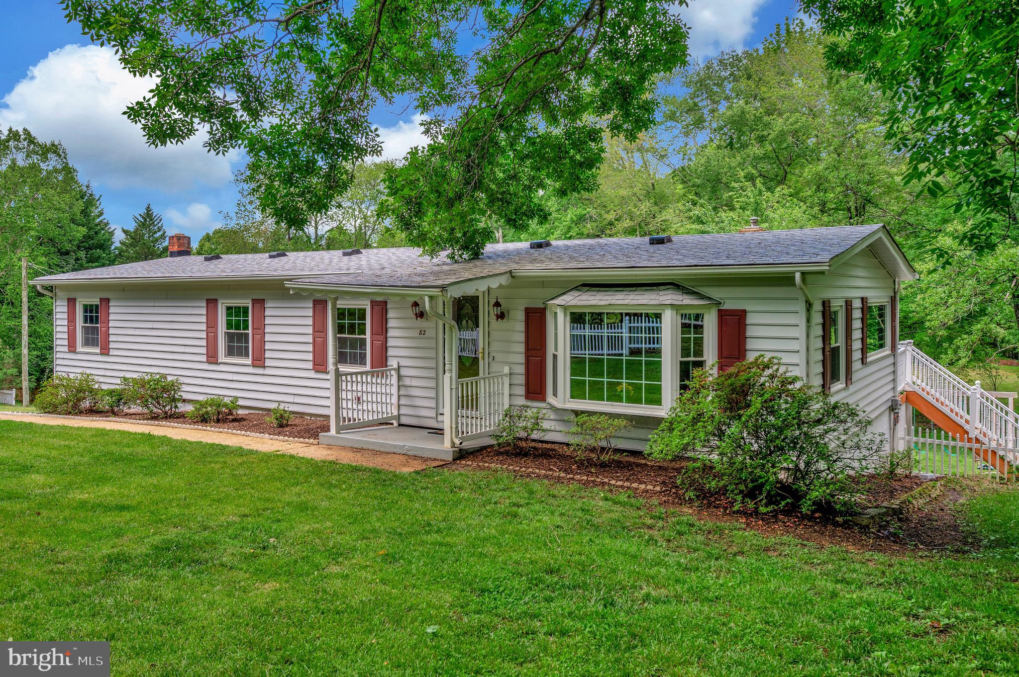 82 Hall Ln