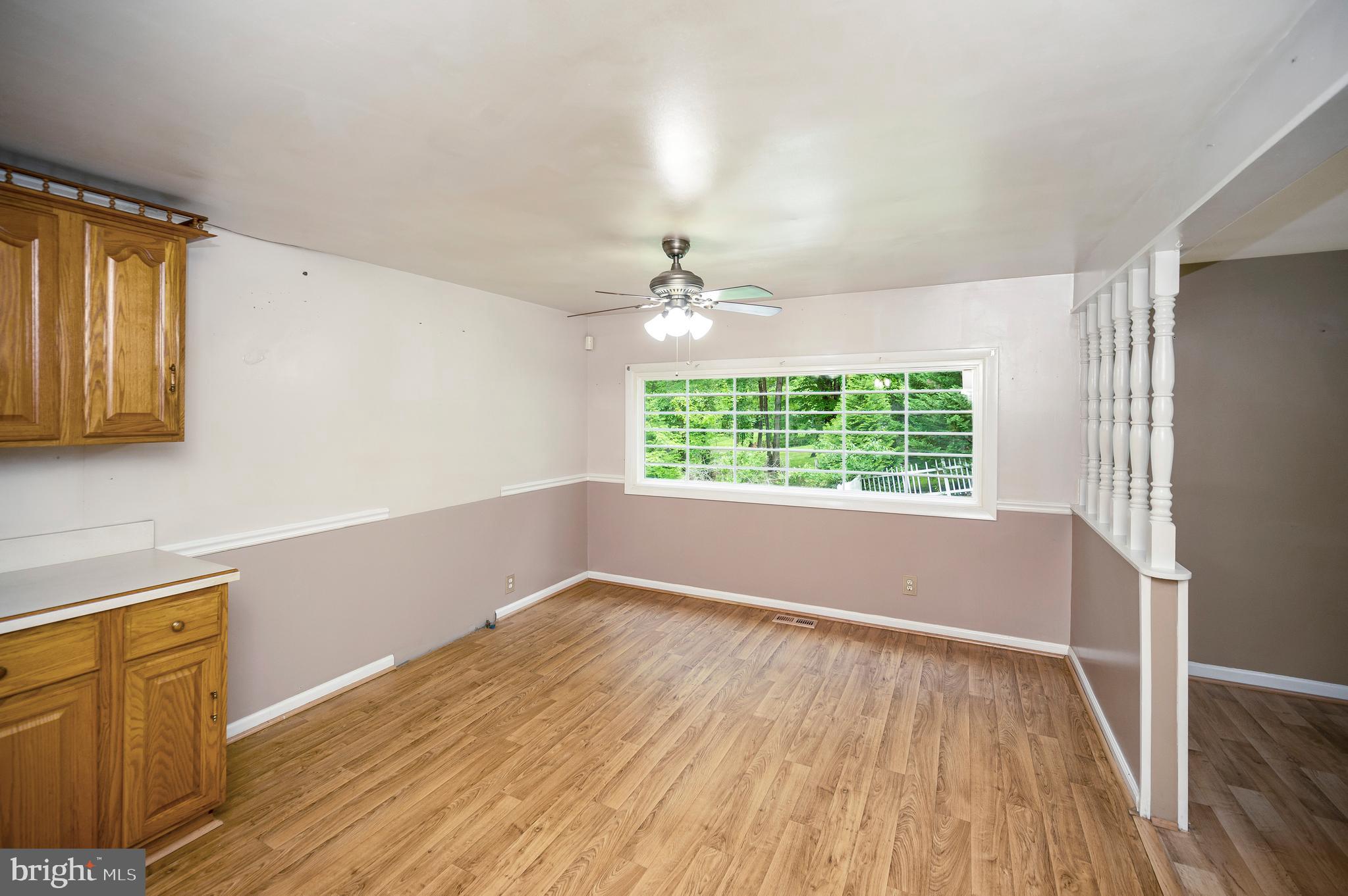 82 Hall Ln
