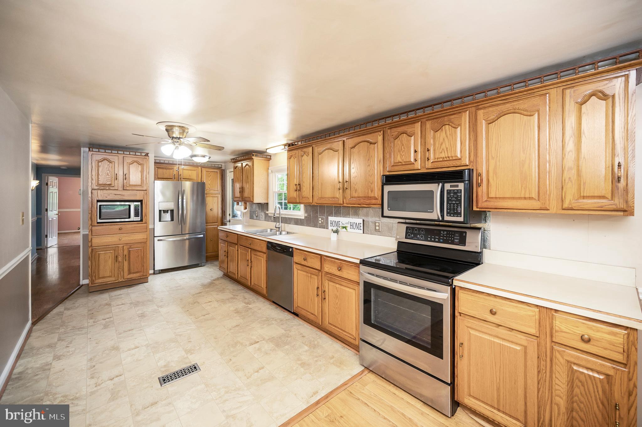 82 Hall Ln