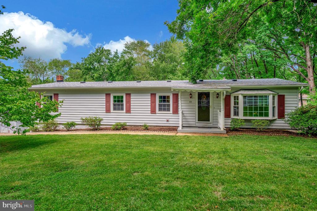 82 Hall Ln