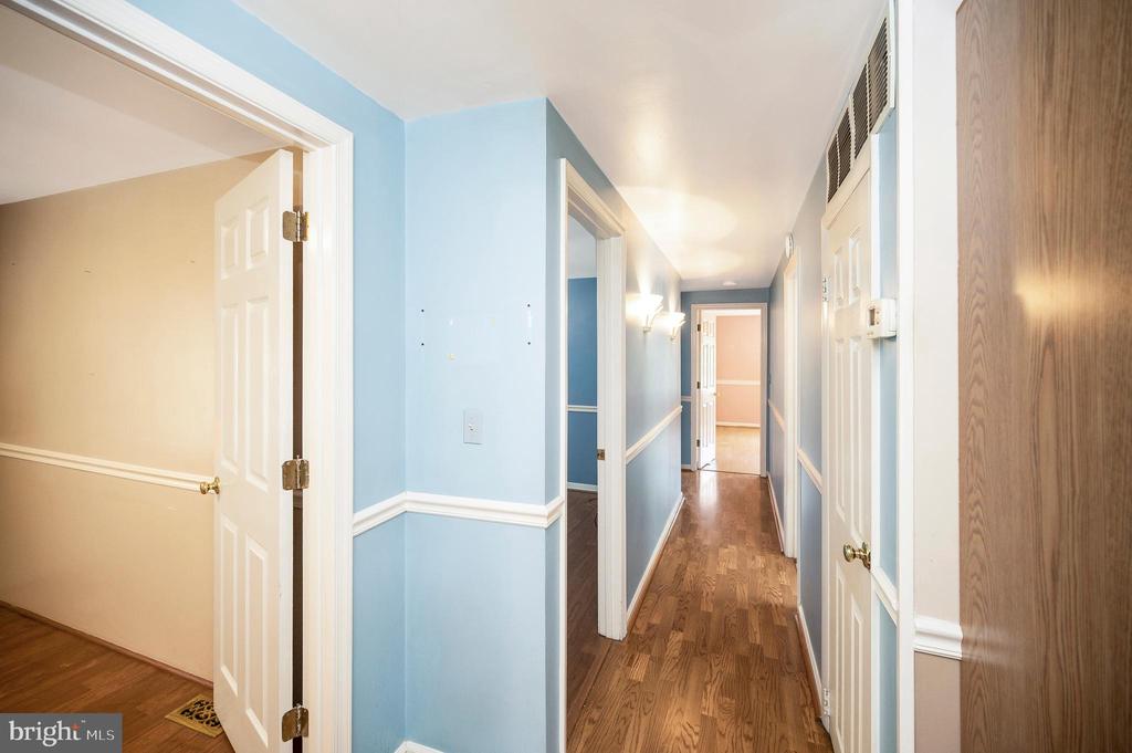 82 Hall Ln