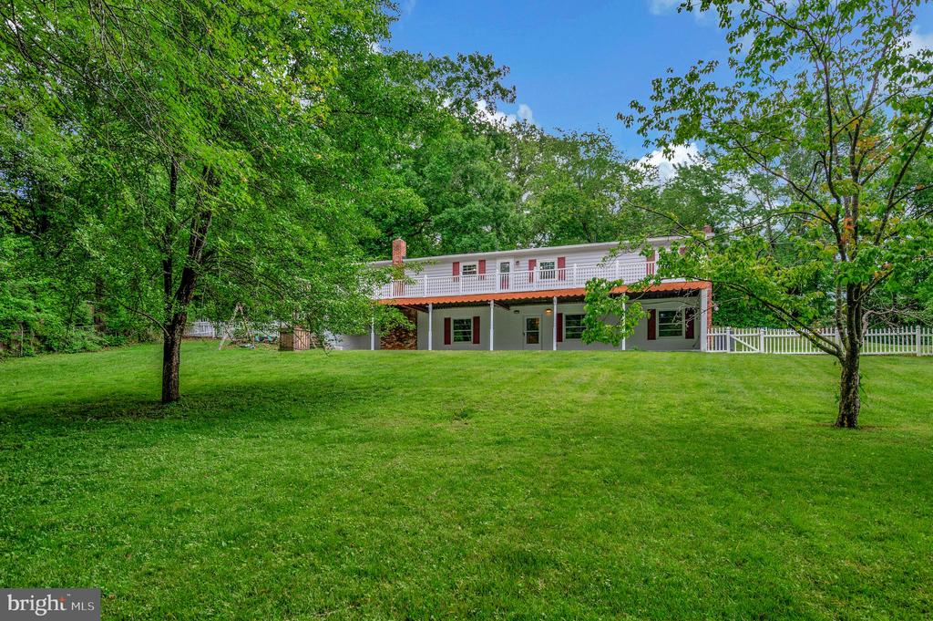 82 Hall Ln