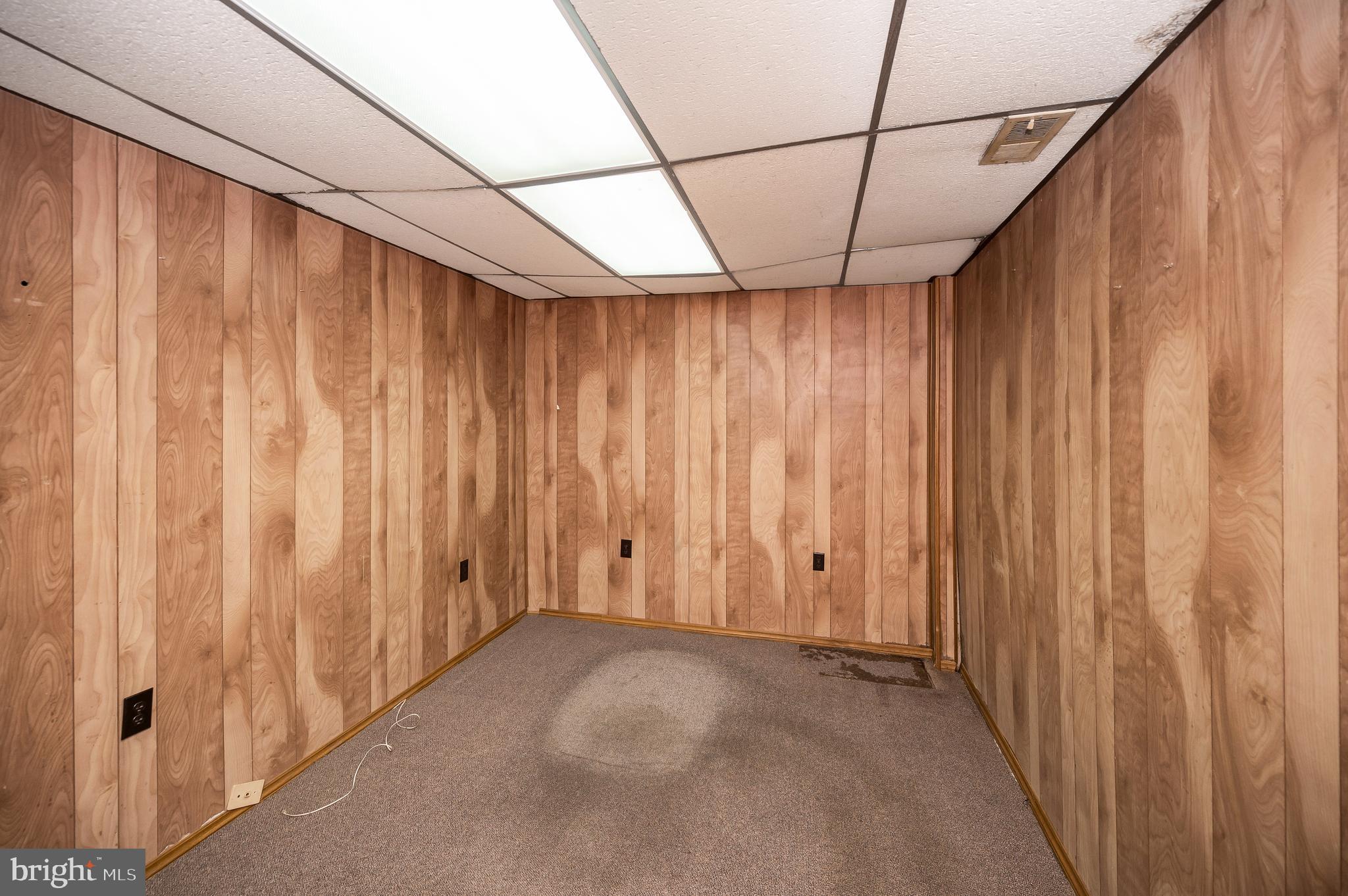 82 Hall Ln