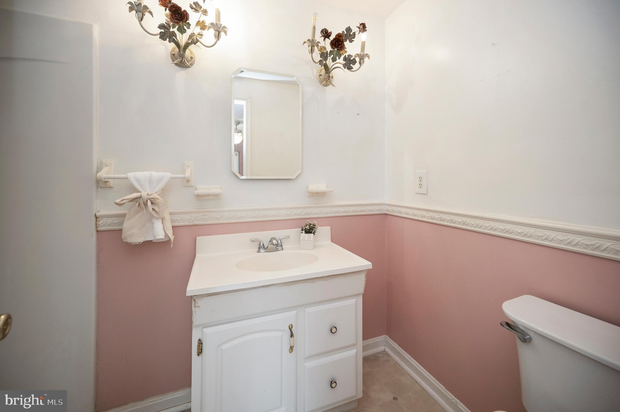 82 Hall Ln