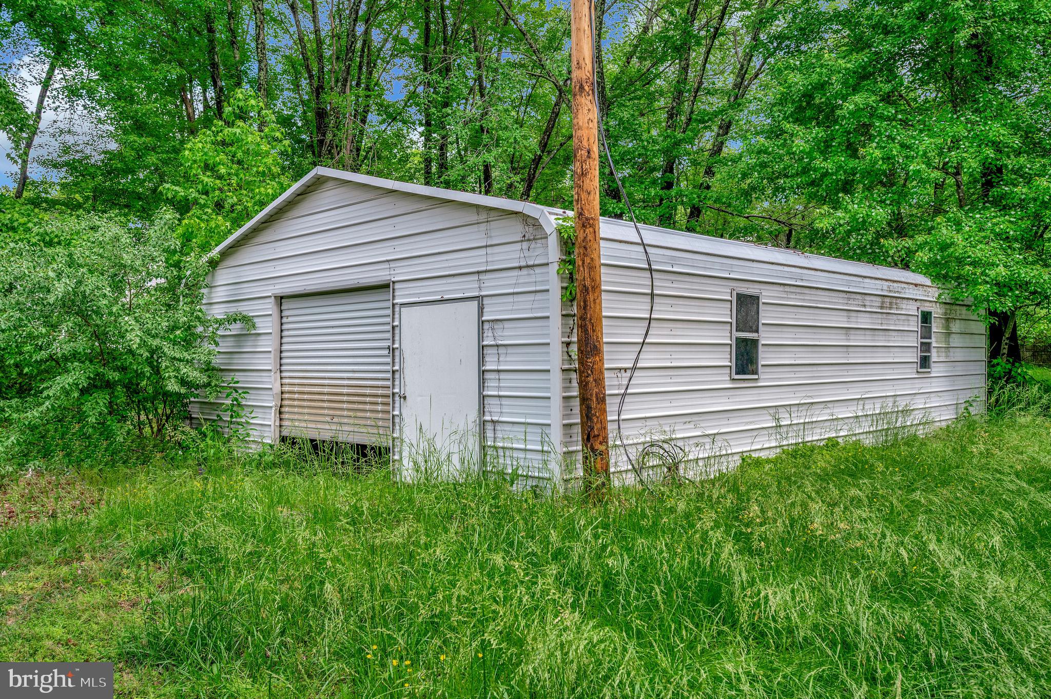 82 Hall Ln