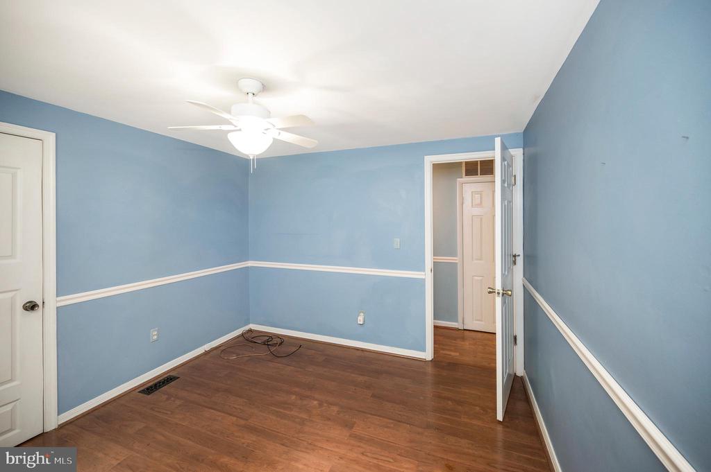 82 Hall Ln