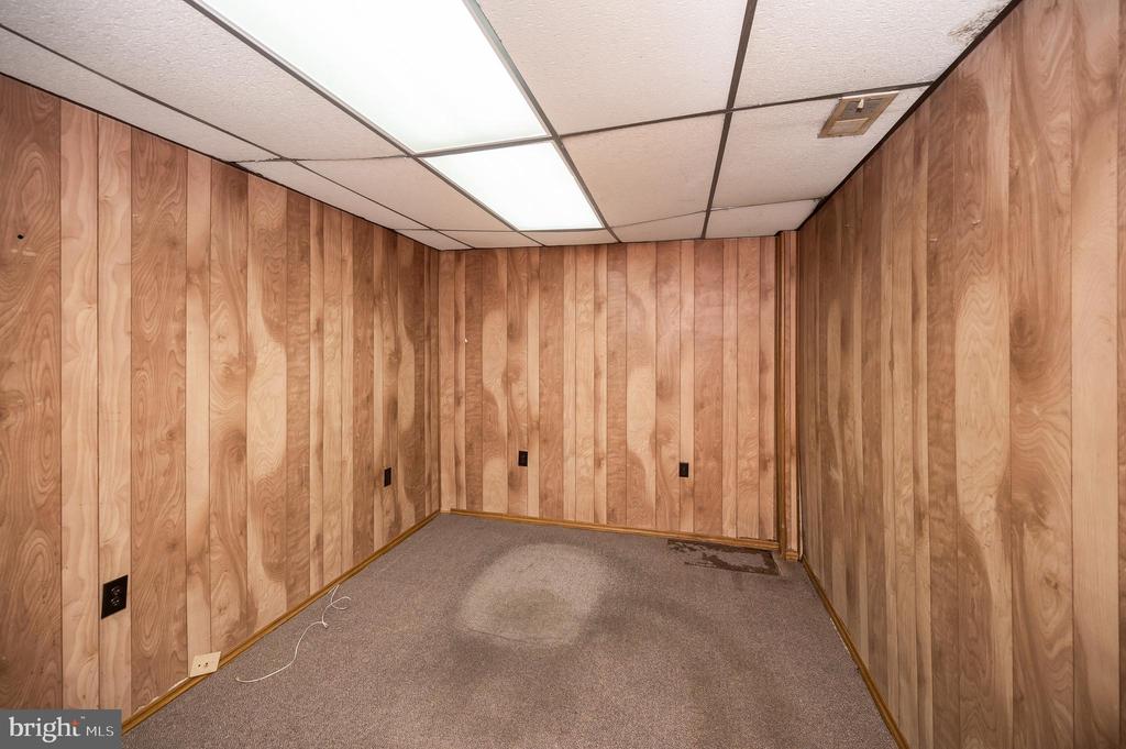 82 Hall Ln