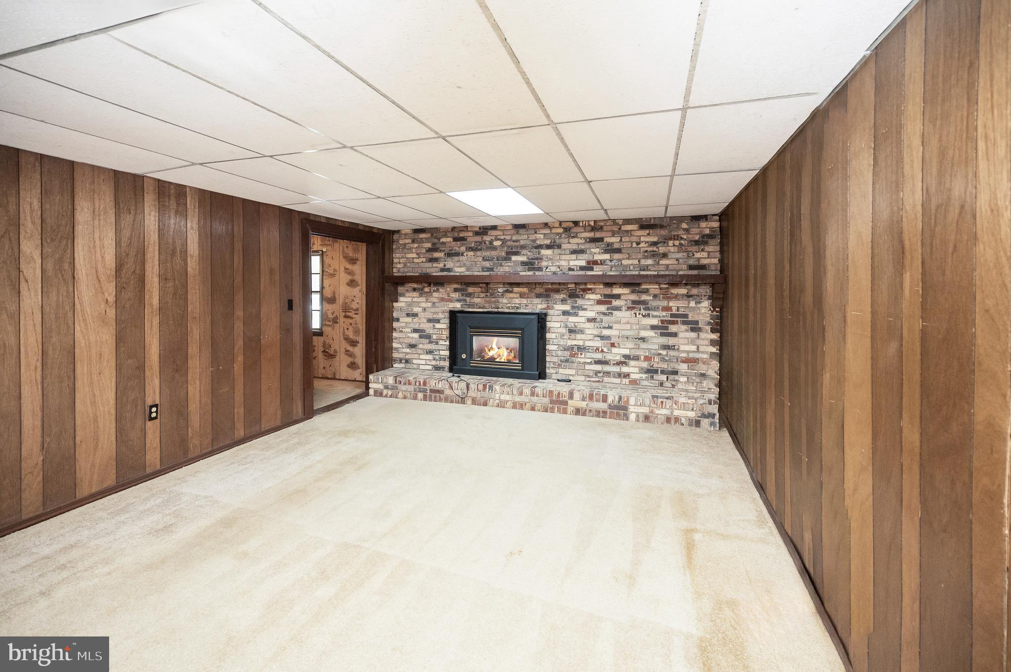 82 Hall Ln