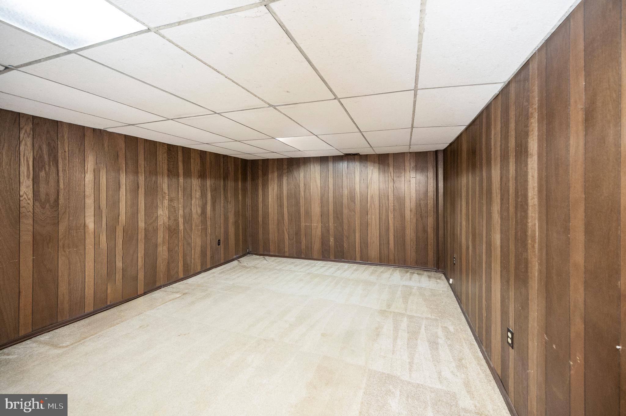 82 Hall Ln