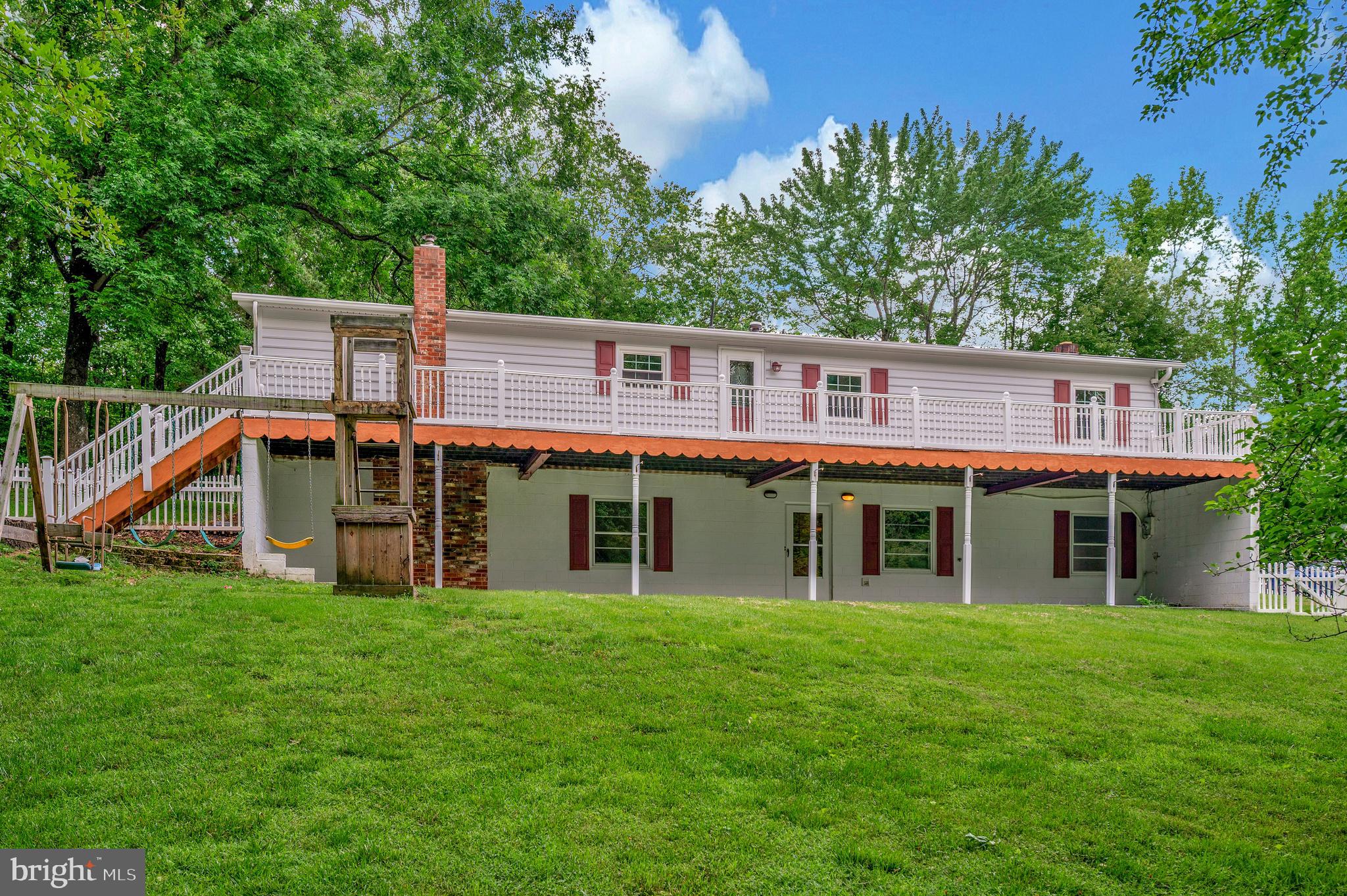 82 Hall Ln