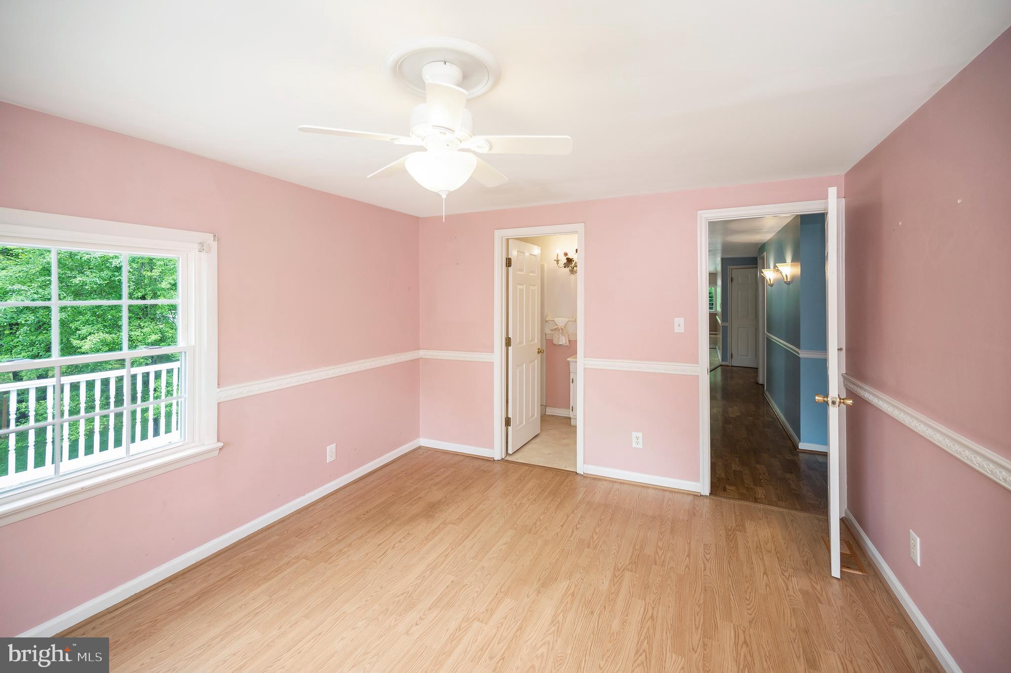 82 Hall Ln