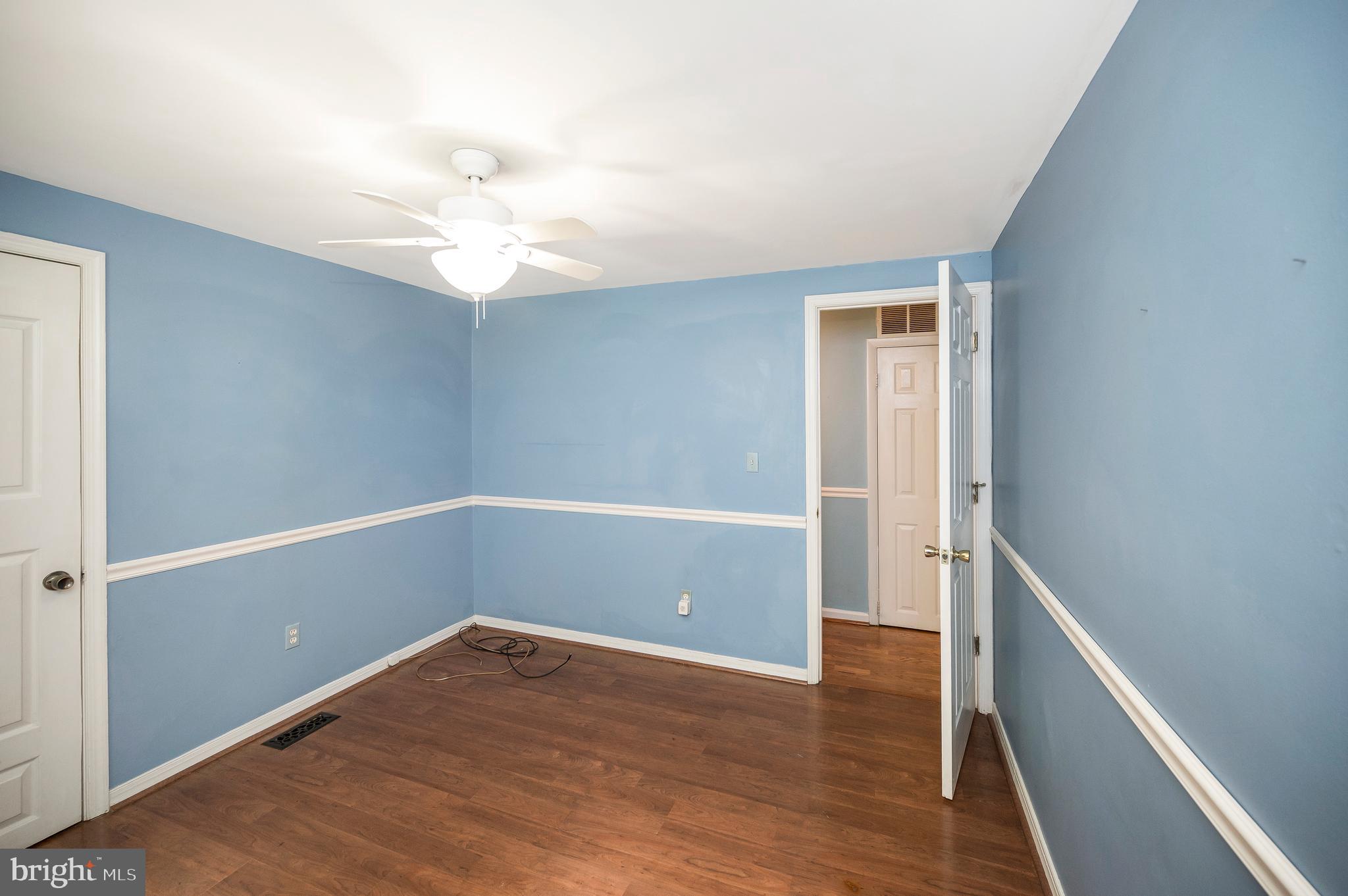 82 Hall Ln