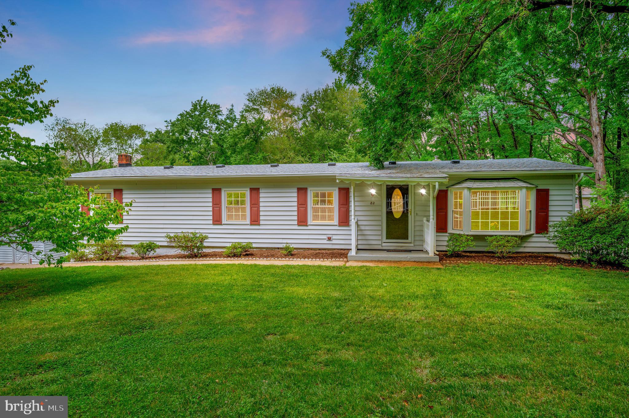 82 Hall Ln