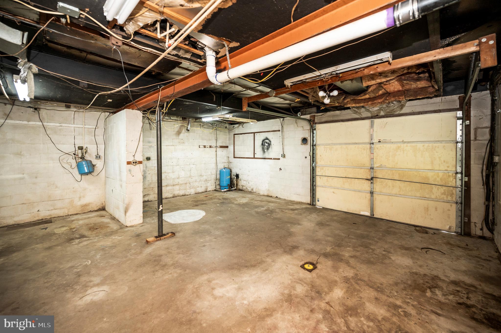 82 Hall Ln