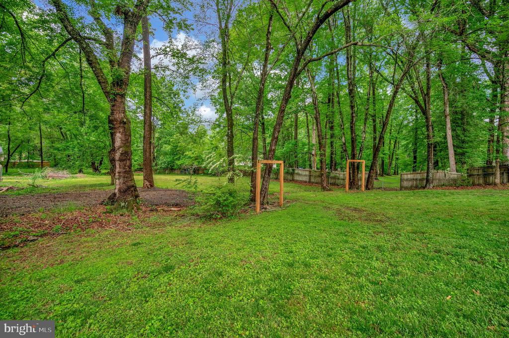 82 Hall Ln