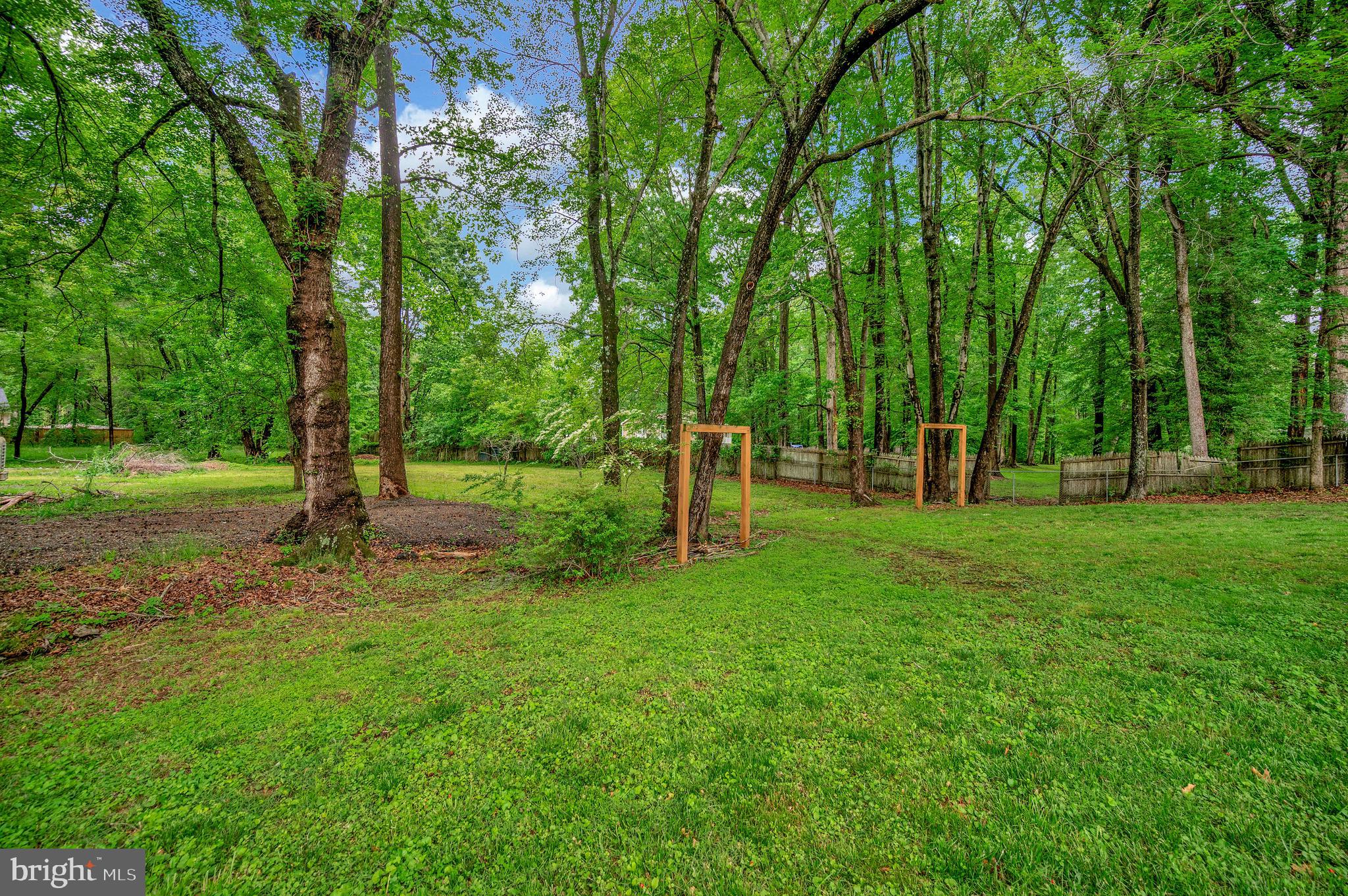 82 Hall Ln