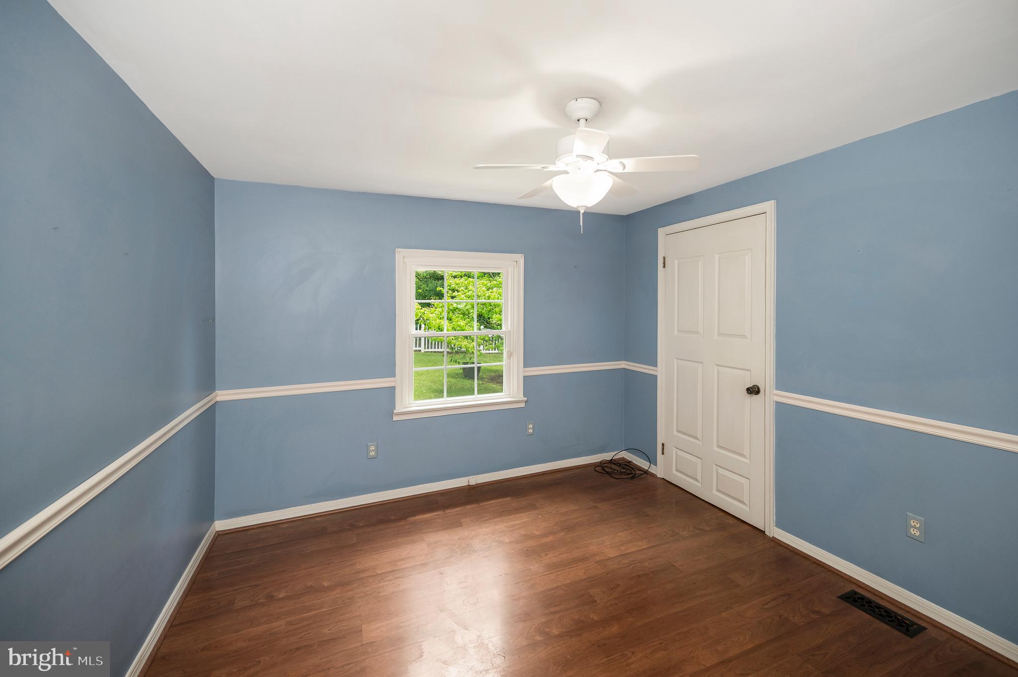 82 Hall Ln